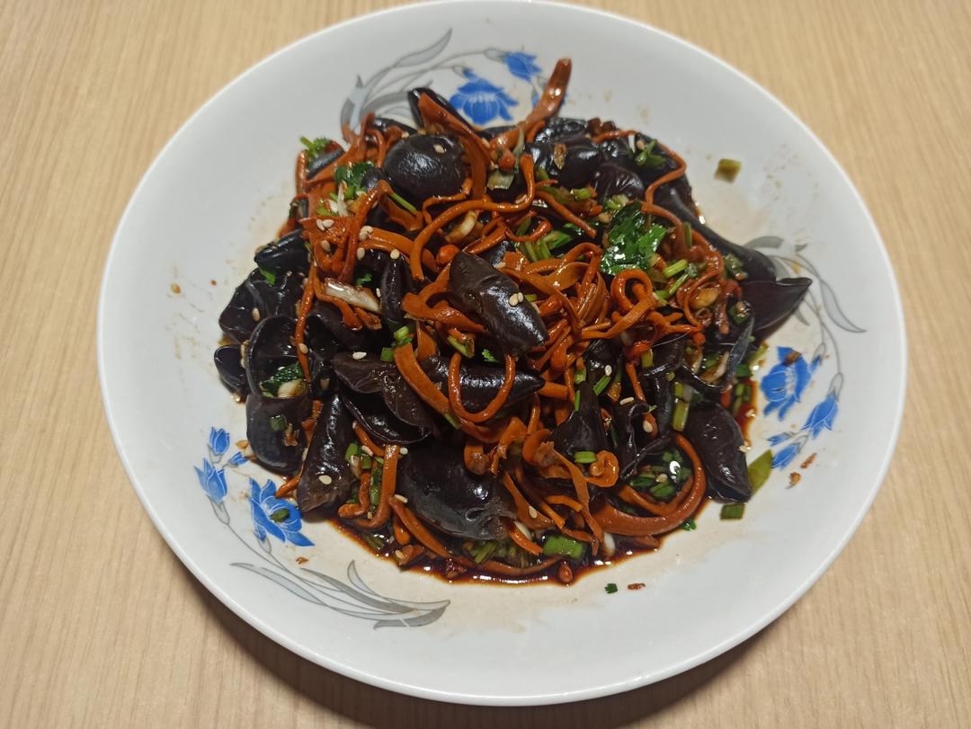 虫草花拌木耳
