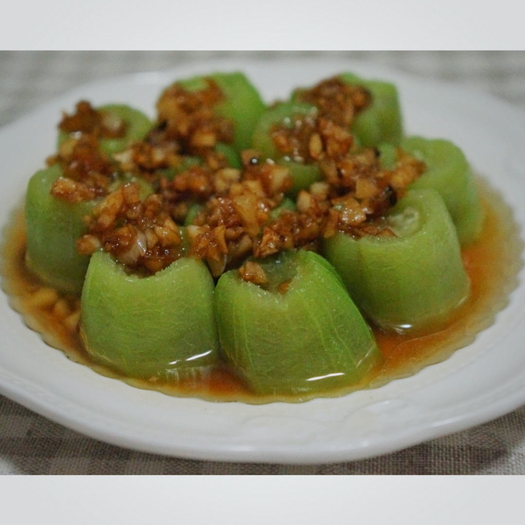 只需要五分钟就可以的美味蒜蓉蒸丝瓜