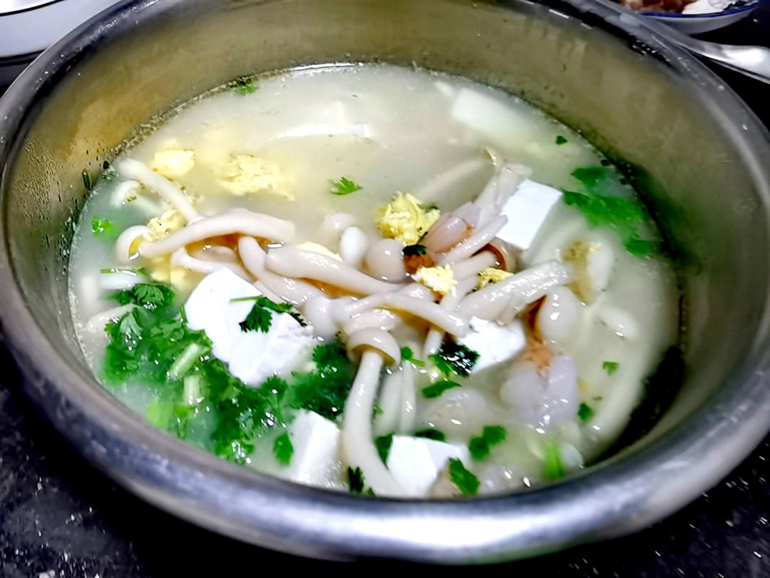虾仁菌菇鸡蛋汤