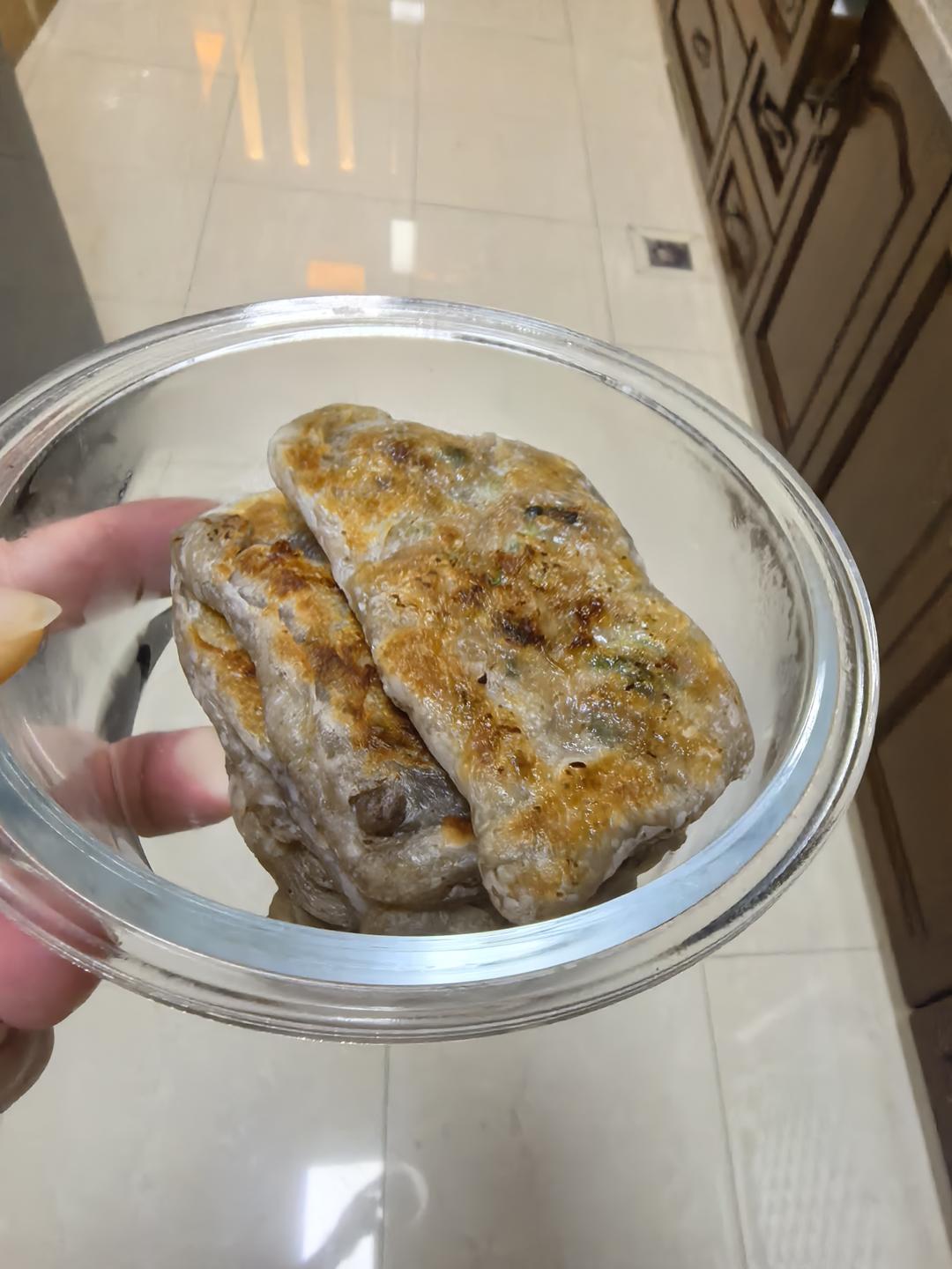 用手抓饼做的牛肉饼