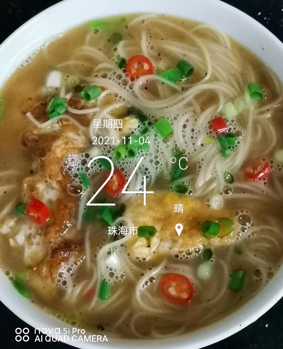 清汤面只须十分钟煮好