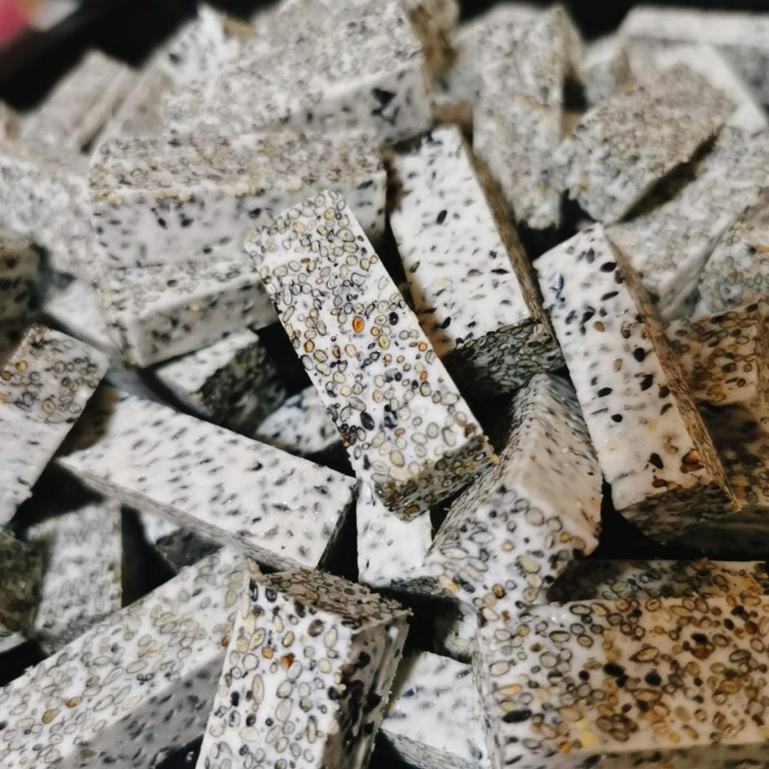 黑芝麻牛轧糖