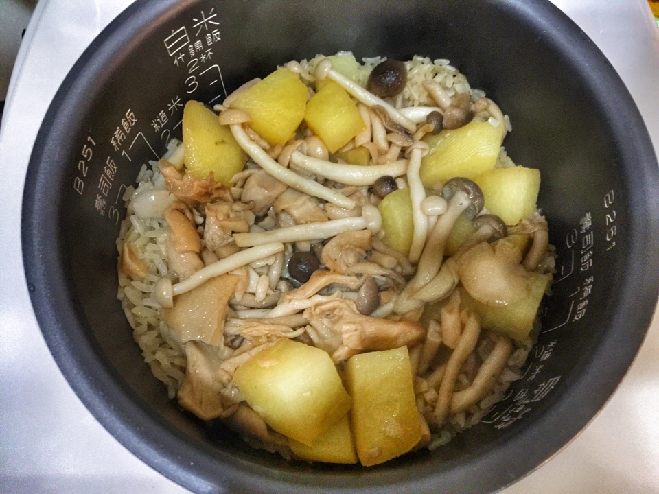 日式杂菌鸡肉炊饭