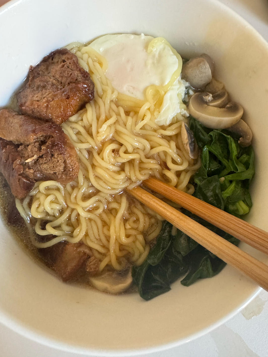 油豆腐紅燒肉雞蛋面— 周末早餐