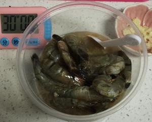 避风塘--椒盐蒜蓉虾🦐+炸鸡腿🍗的做法 步骤1