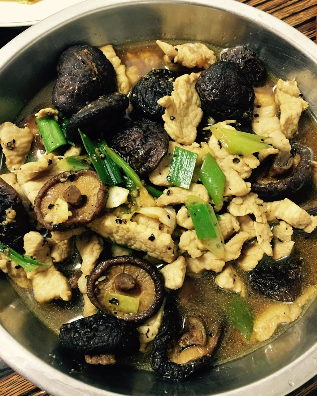 香菇炒肉，超级下饭哦