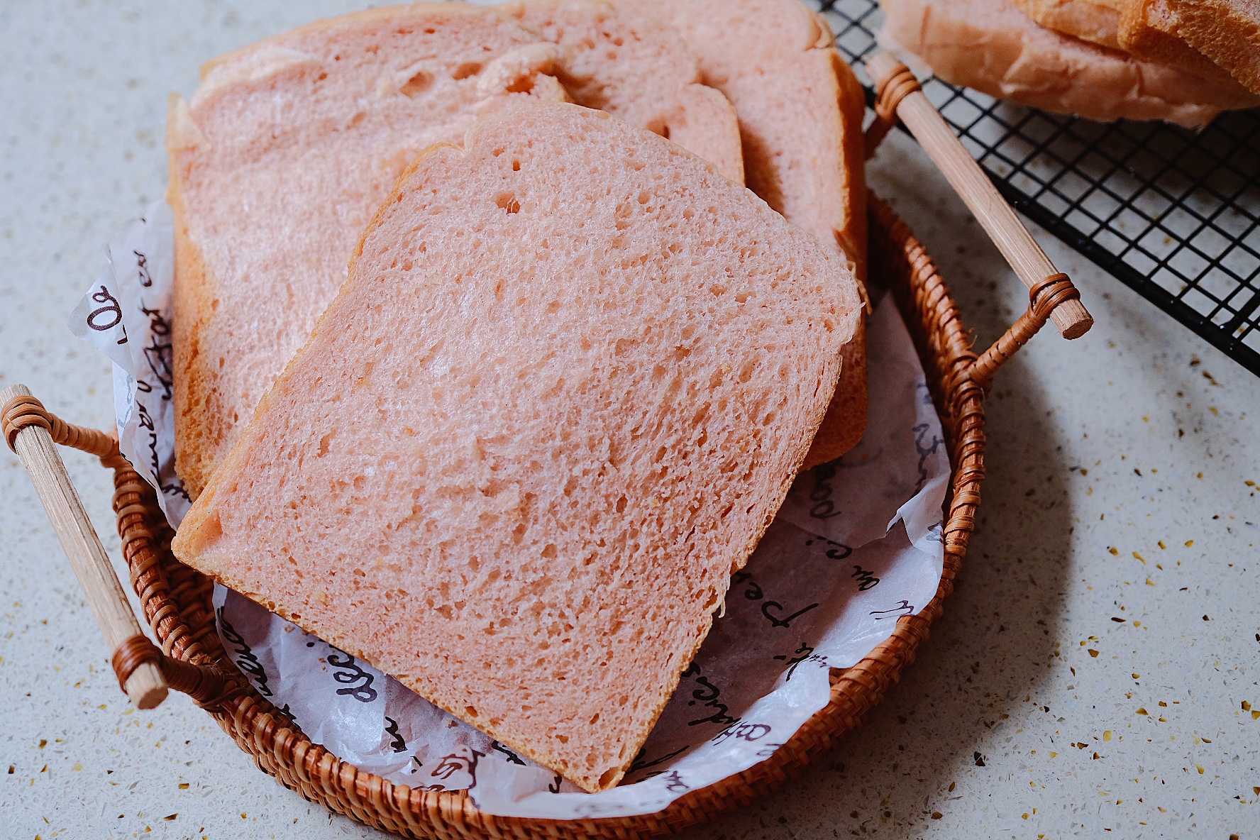 激活夏天的面包机||红米吐司，面包柔软拉丝的做法