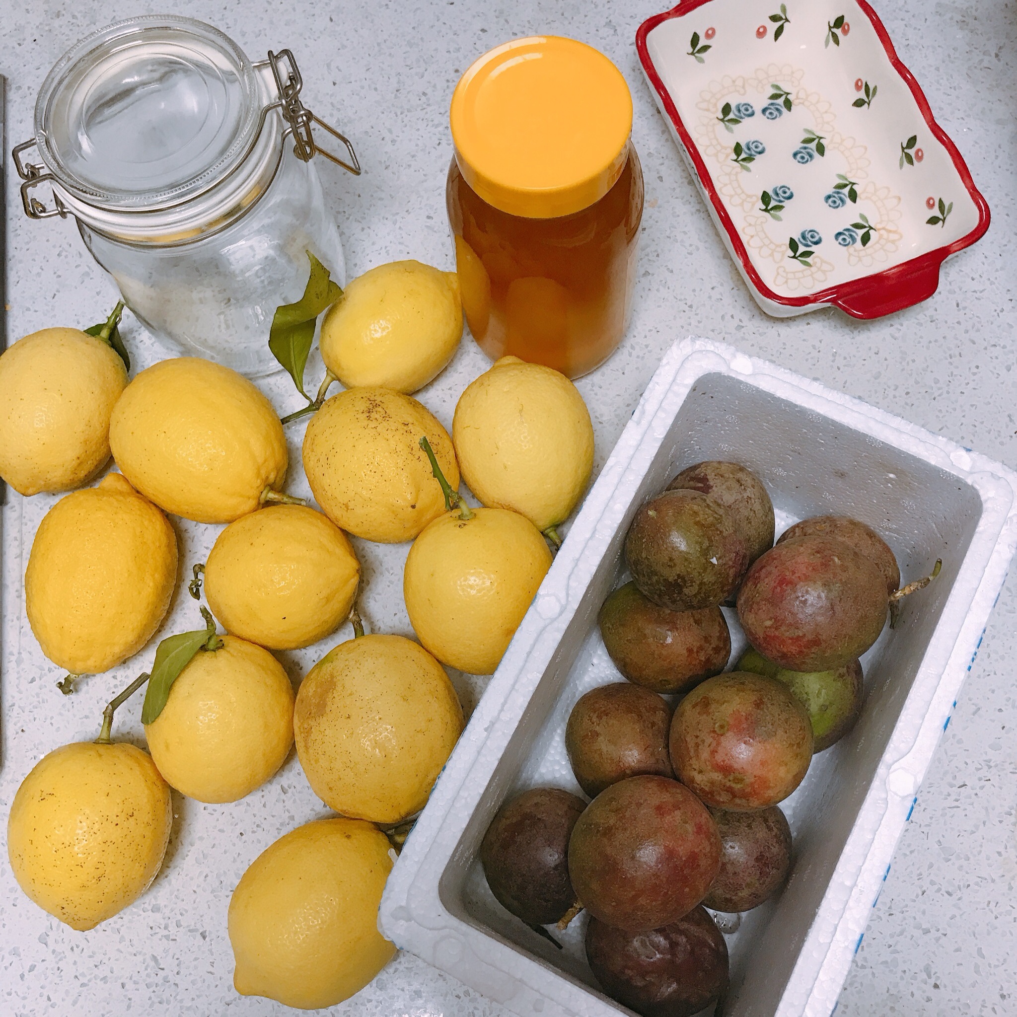 蜂蜜柠檬百香果的做法 步骤1