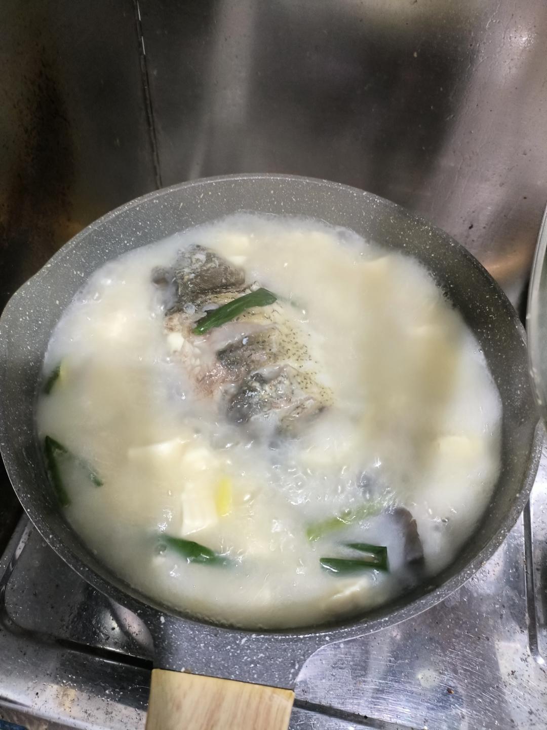 奶白鲫鱼豆腐汤|一条鱼最后的温柔
