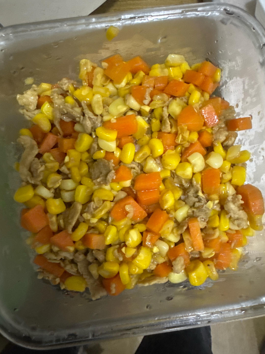 炒四丁（肉丁、豌豆、胡萝卜丁、玉米粒）