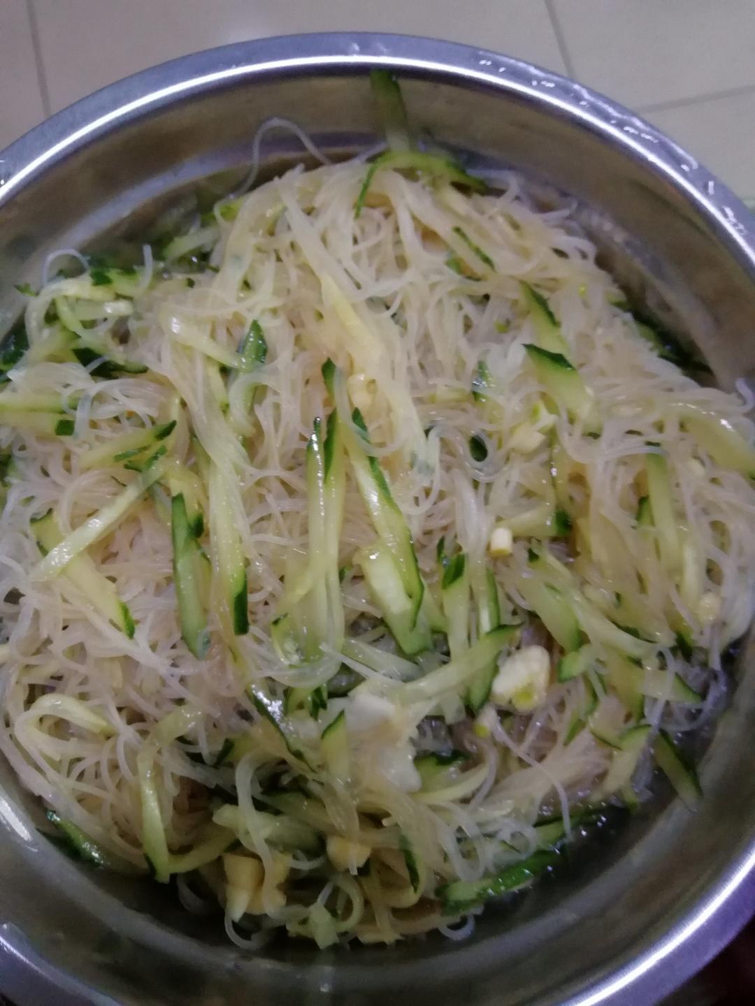 be warm sunny girl做的黄瓜拌粉丝