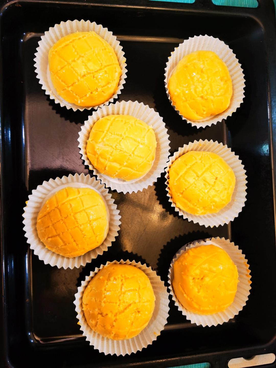 好吃到炸裂的港式菠萝包（附带制作酥皮的小视频）