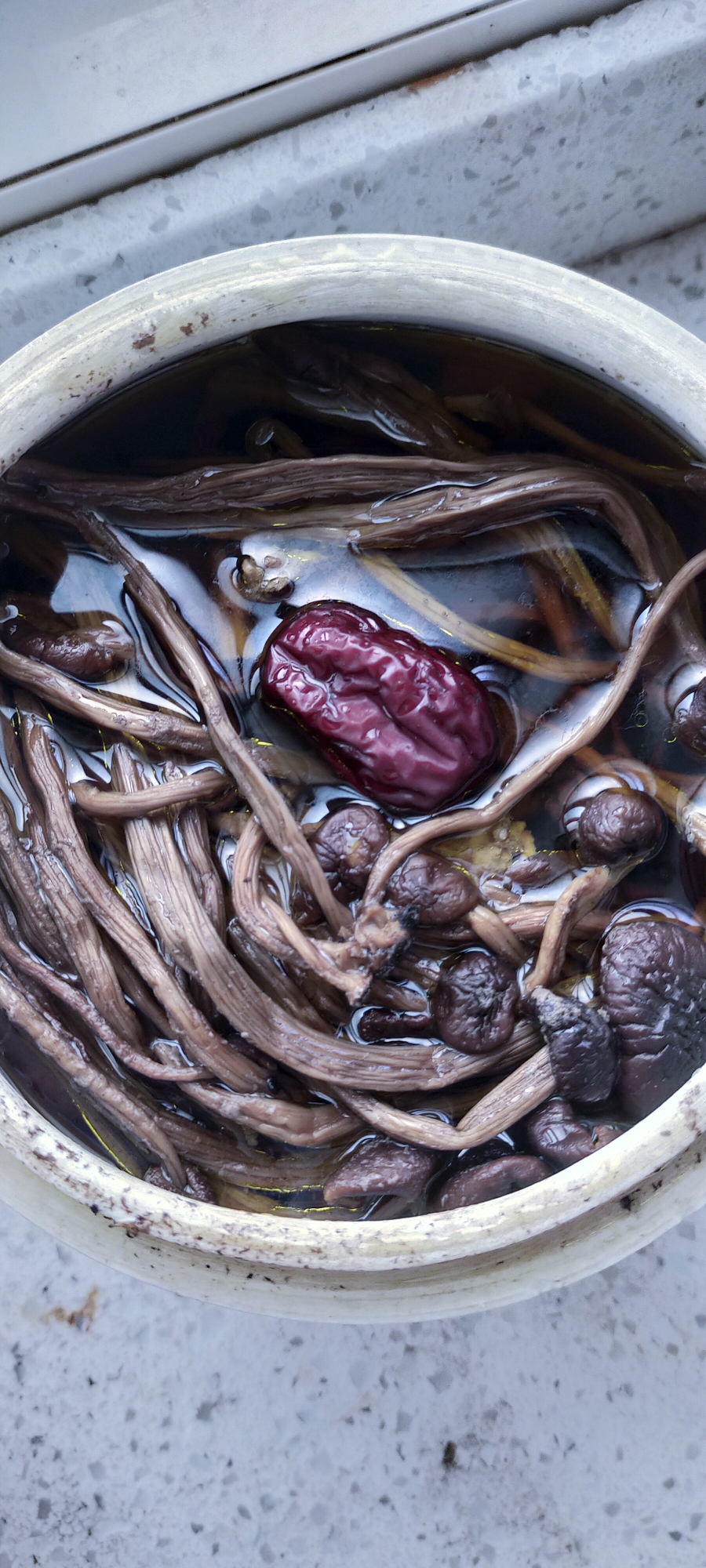 老鸭炖茶树菇汤的做法