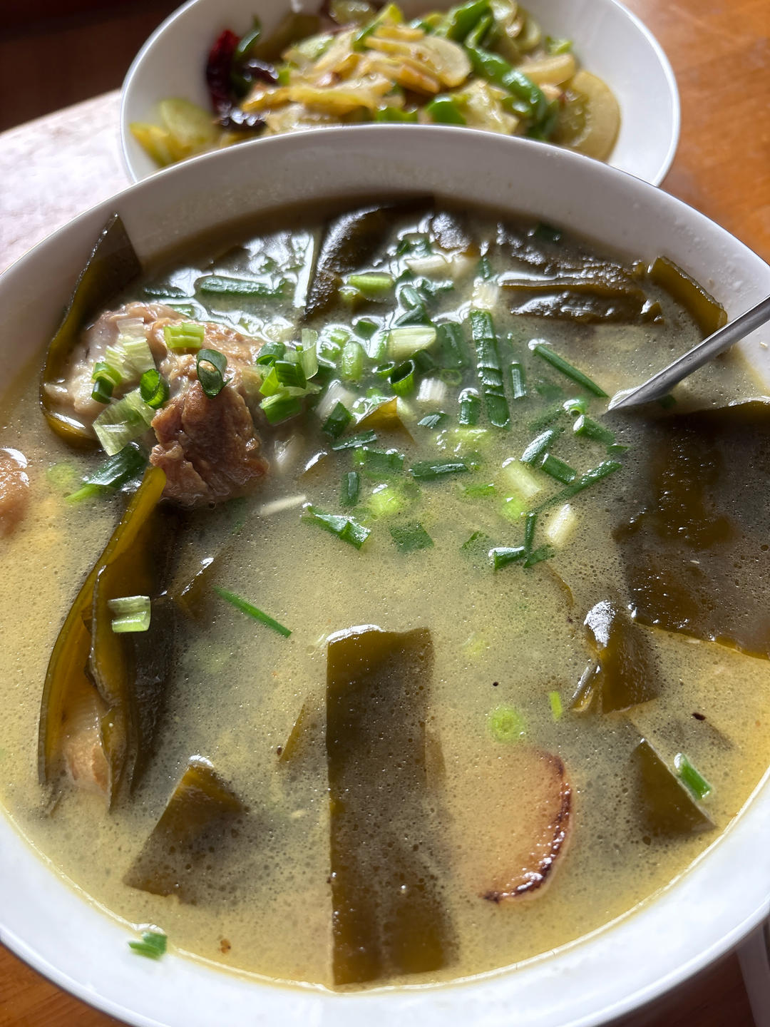 海带排骨肉汤
每日一汤养生