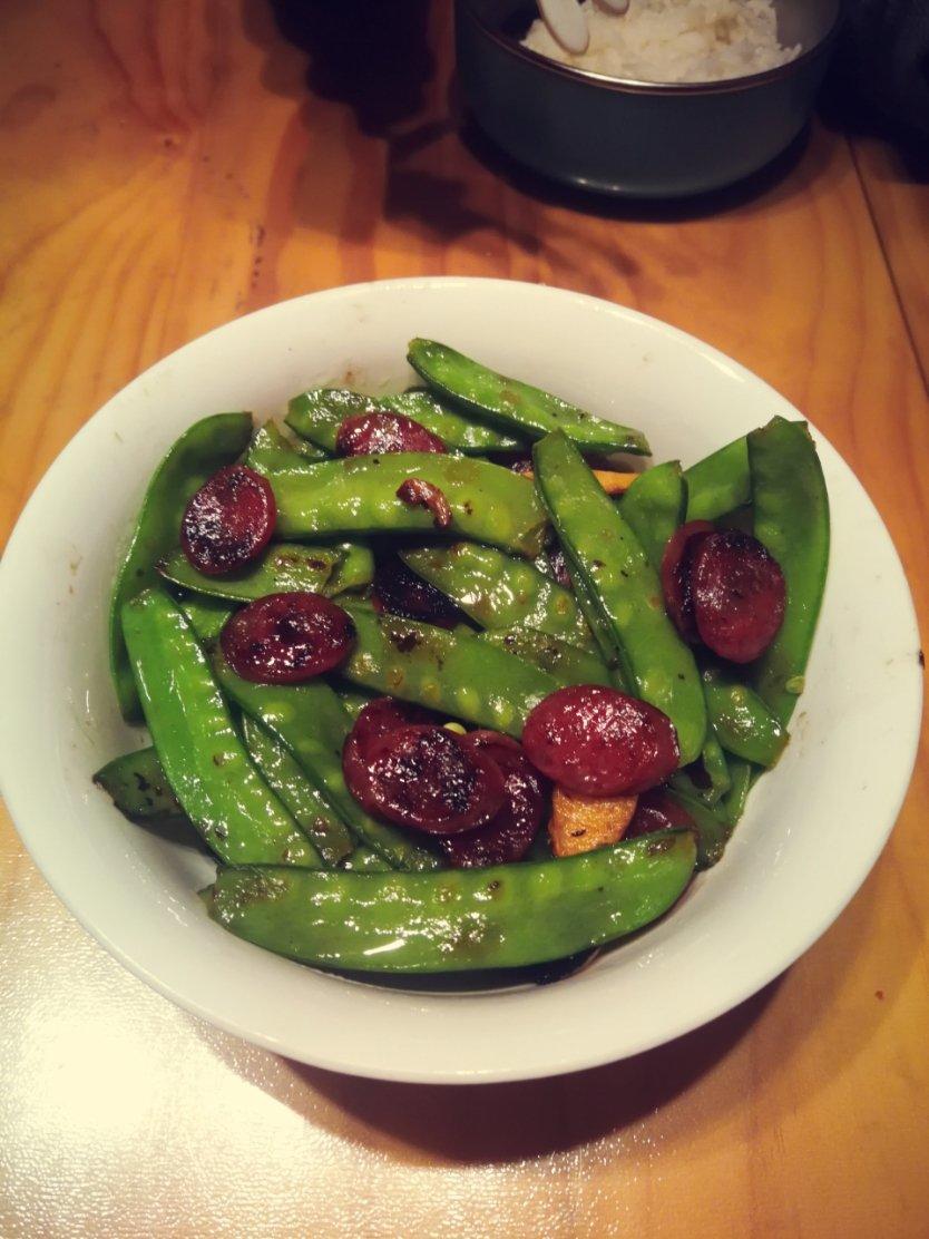 超脆爽的荷兰豆炒香肠