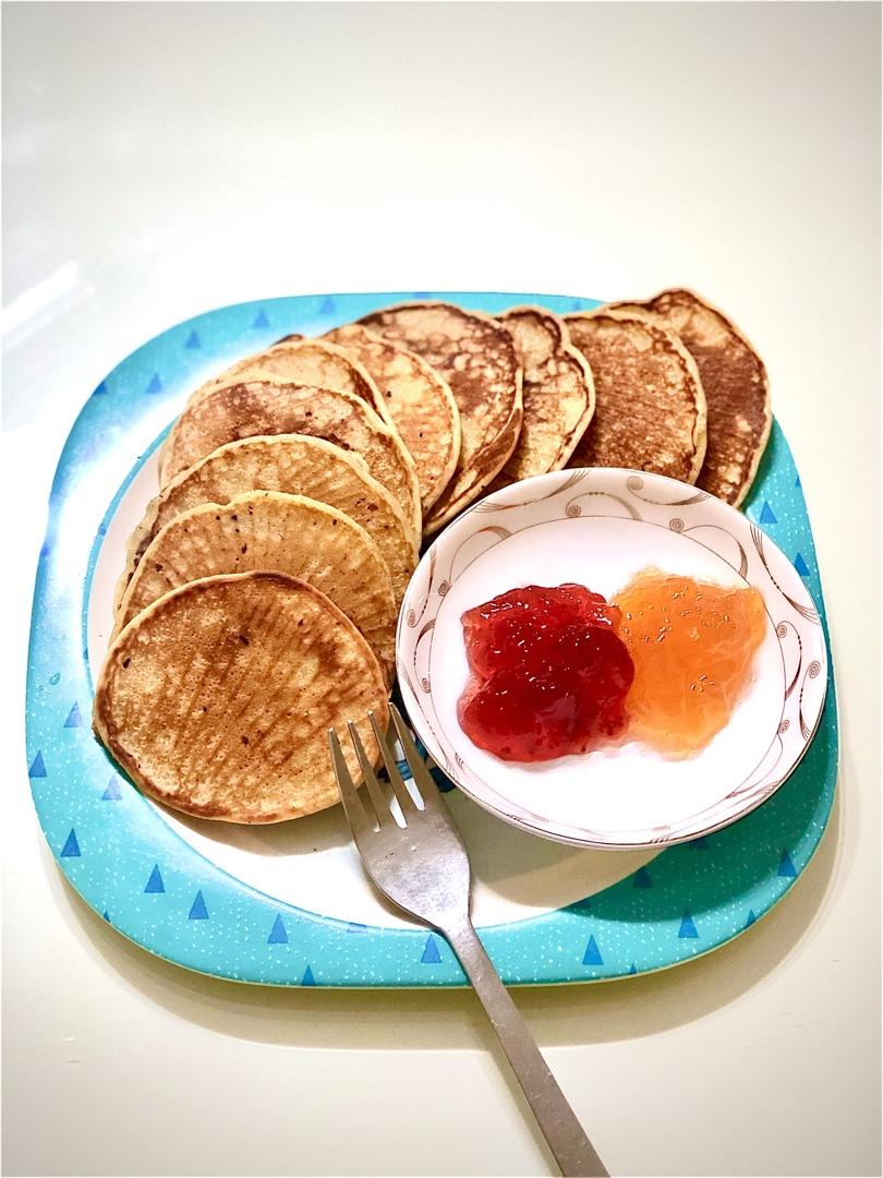 【减脂早餐】无油香蕉松饼（超简单）
