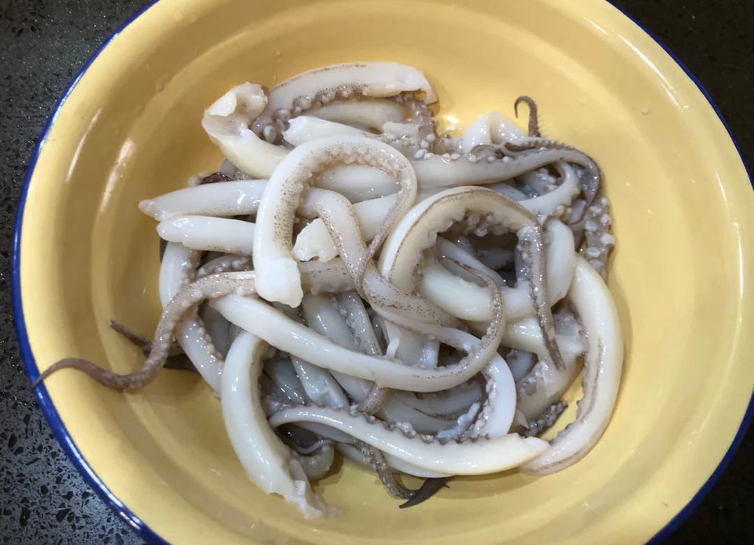 香辣爽嫩的鱿鱼的做法 步骤2
