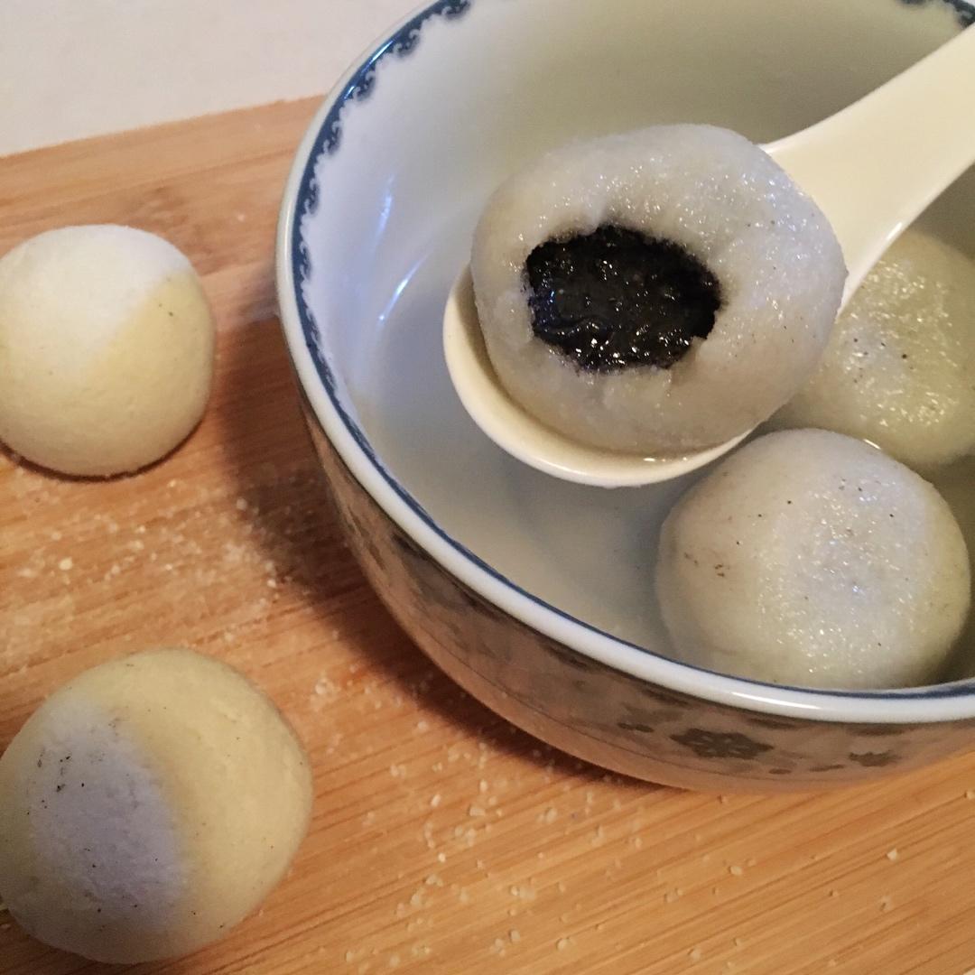 花生黑芝麻汤圆