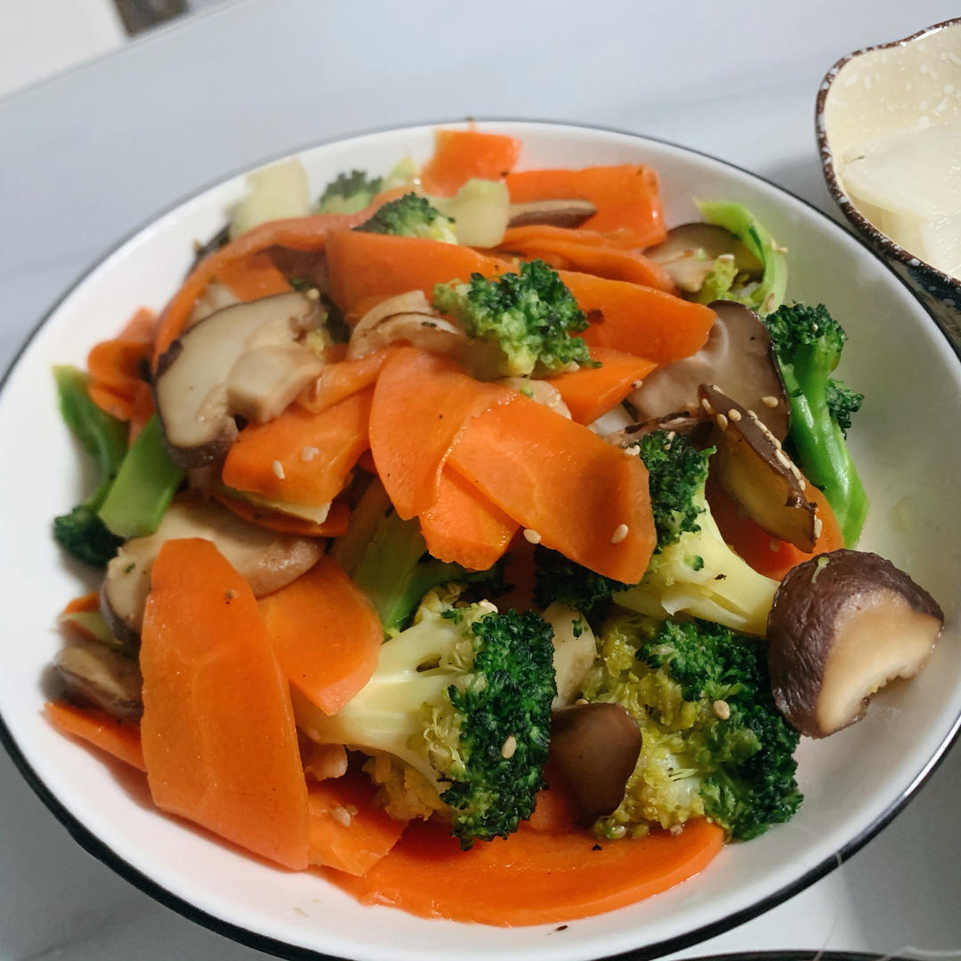 全素也可以超好味的炒杂蔬（西兰花香菇胡萝卜）