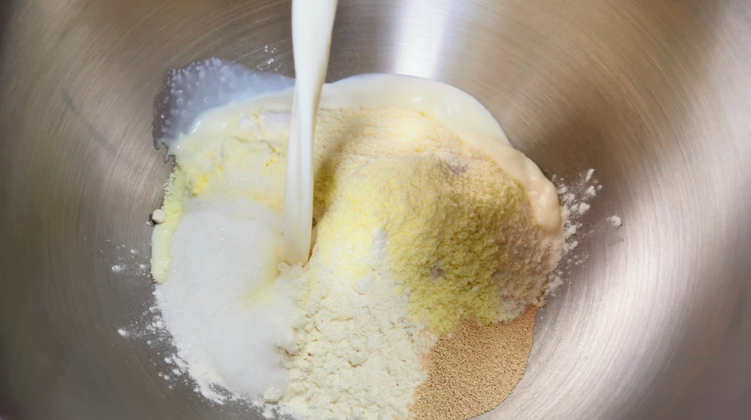 纯奶手撕吐司的做法 步骤1