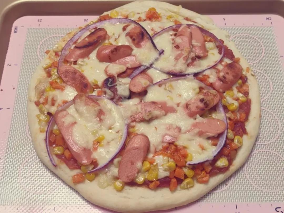 含宣软饼皮做法、自己在家也能做出馅料十足、超拉丝的美味诱人披萨