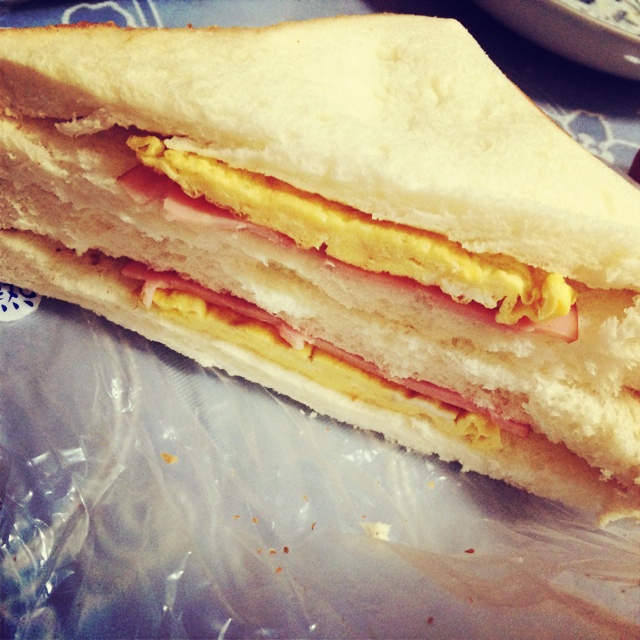 火腿煎蛋三文治