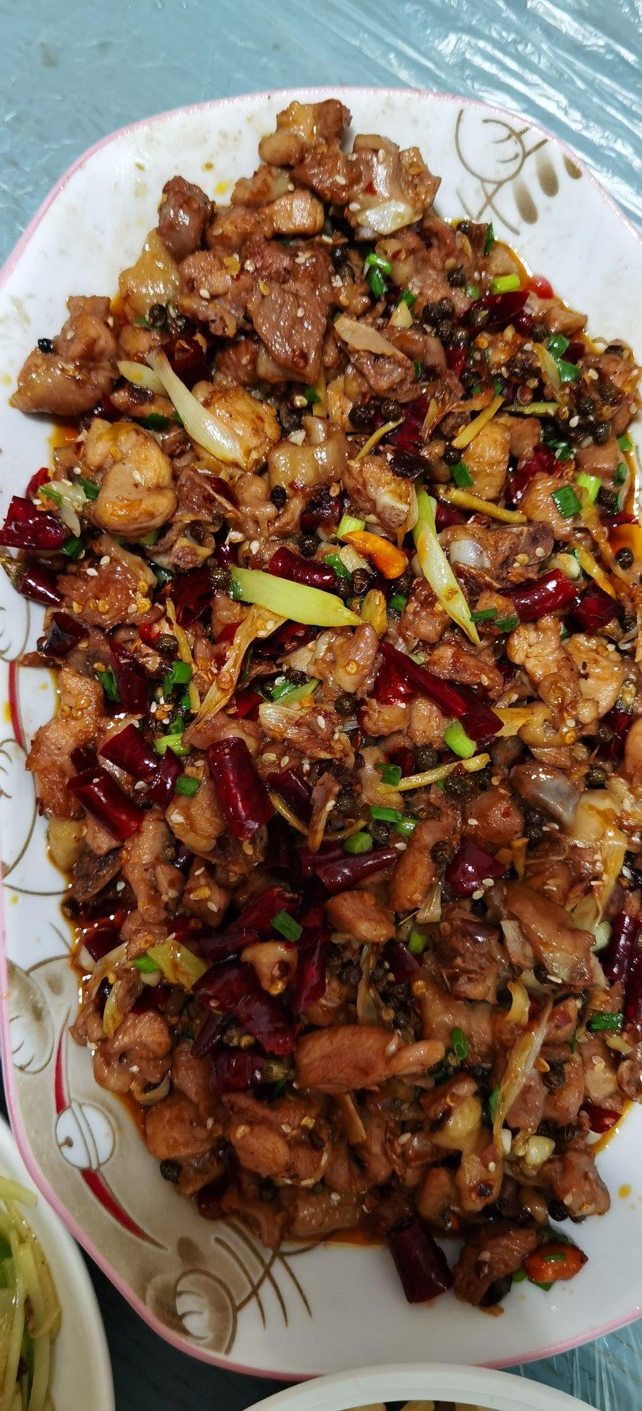 外酥里嫩麻辣鲜香～辣子鸡丁