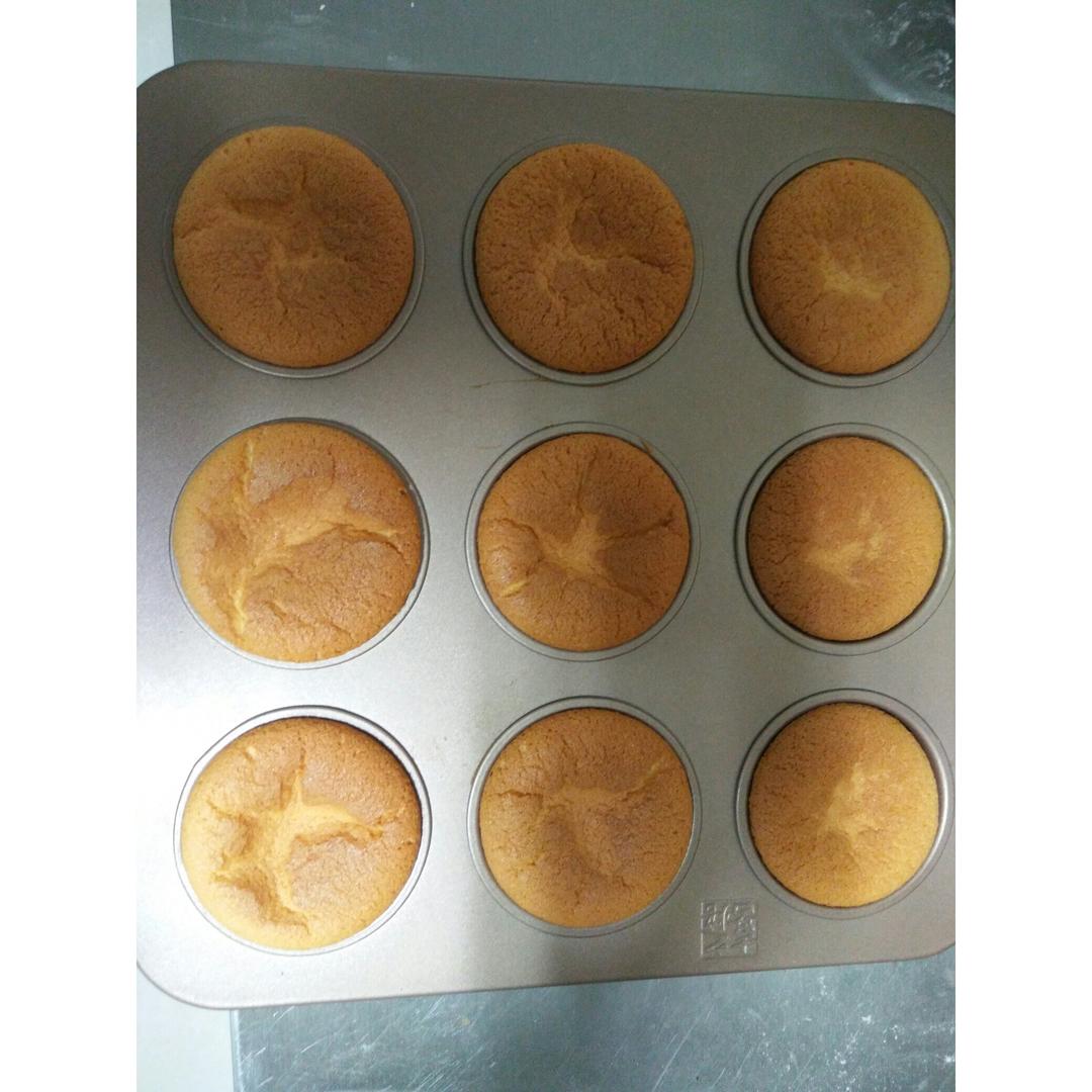 消耗淡奶油之作——淡奶油小蛋糕