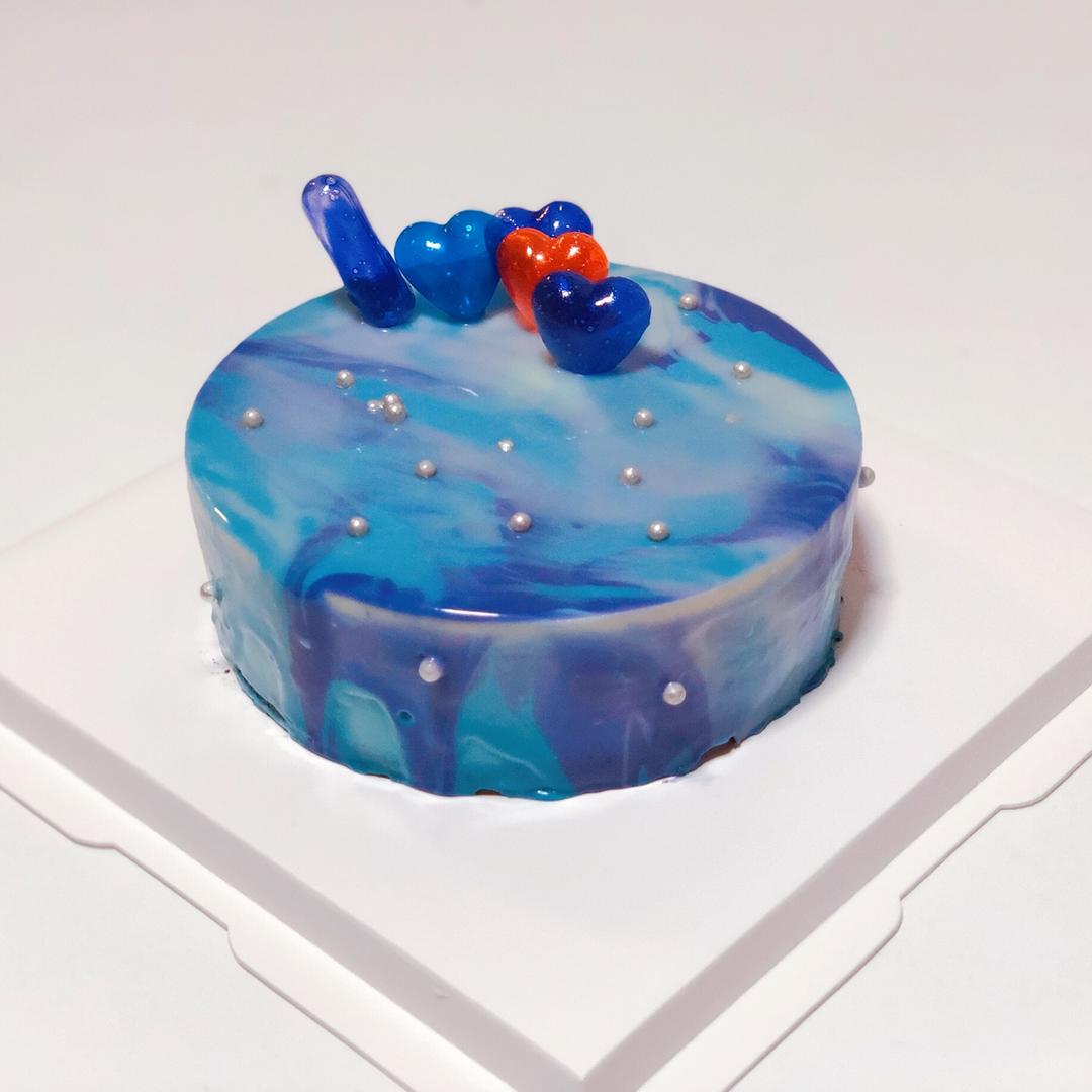 挖镜儿做的星空镜面蛋糕