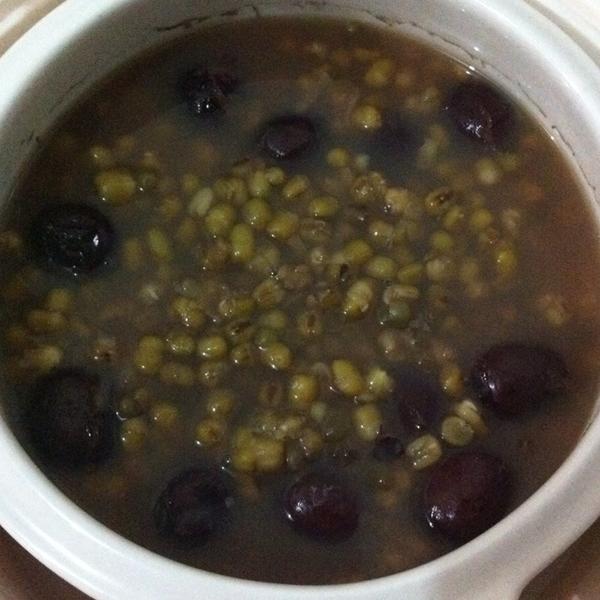红枣绿豆薏仁汤