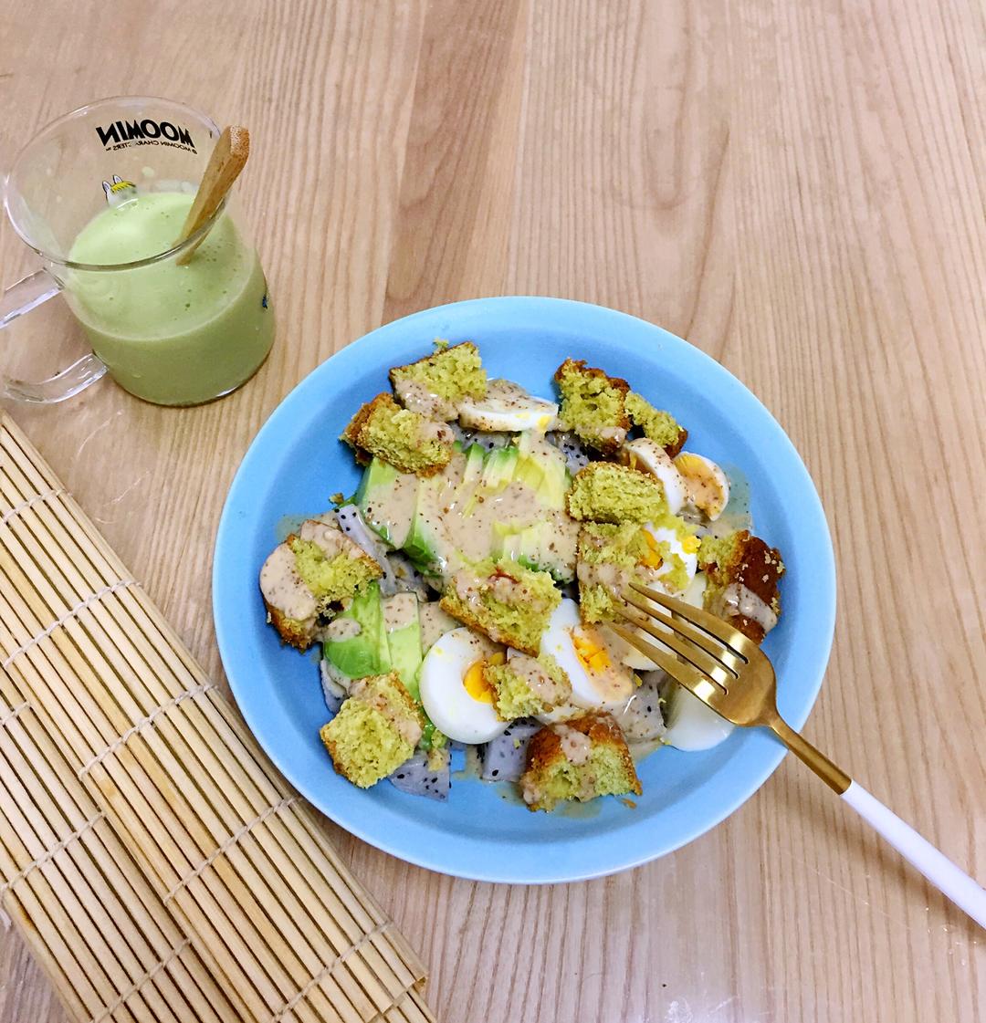 牛油果磅蛋糕沙律的做法