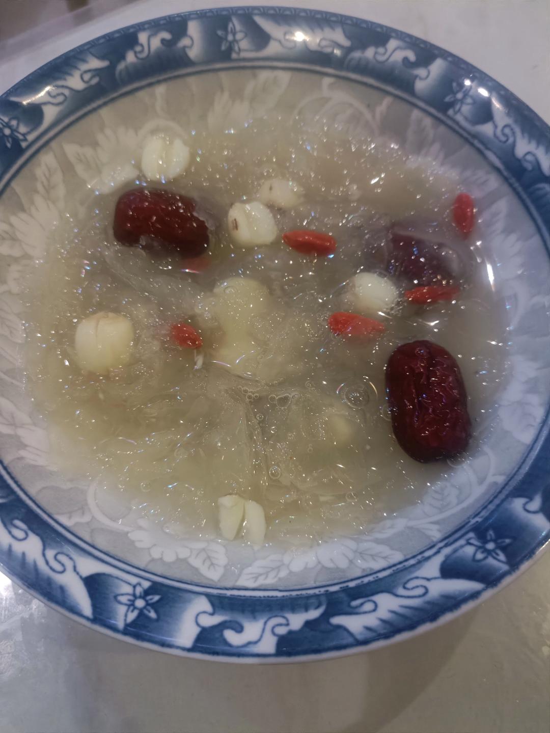 红枣银耳莲子羹