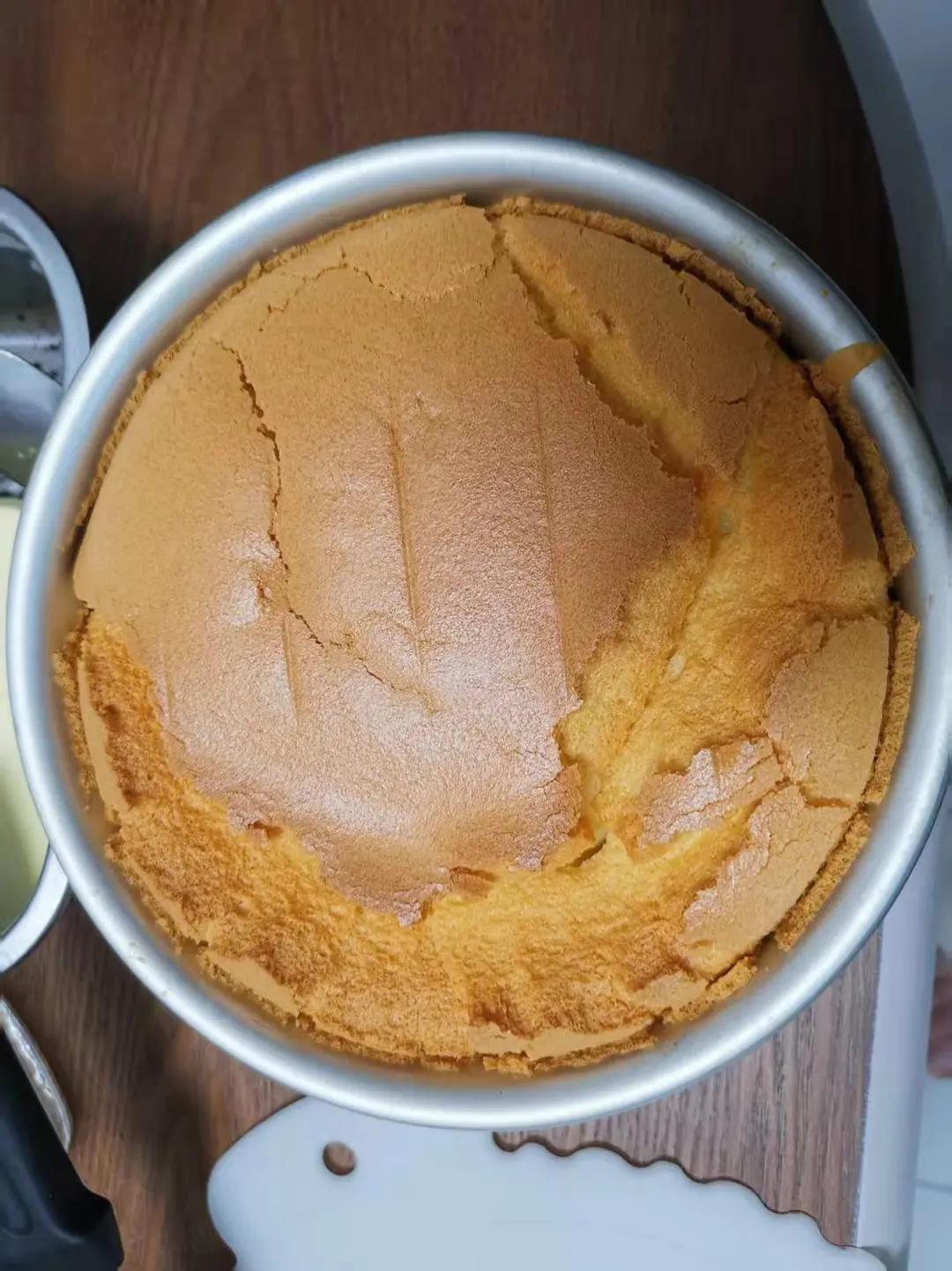 新手必成8寸生日蛋糕（详细多图干货经验分享，解决戚风蛋糕塌陷，奶油饰面涂不好，烤箱温度不好掌握等各种问题）