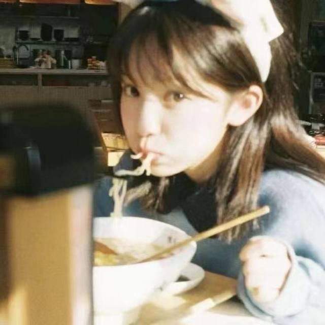 西瓜爱吃饭呀