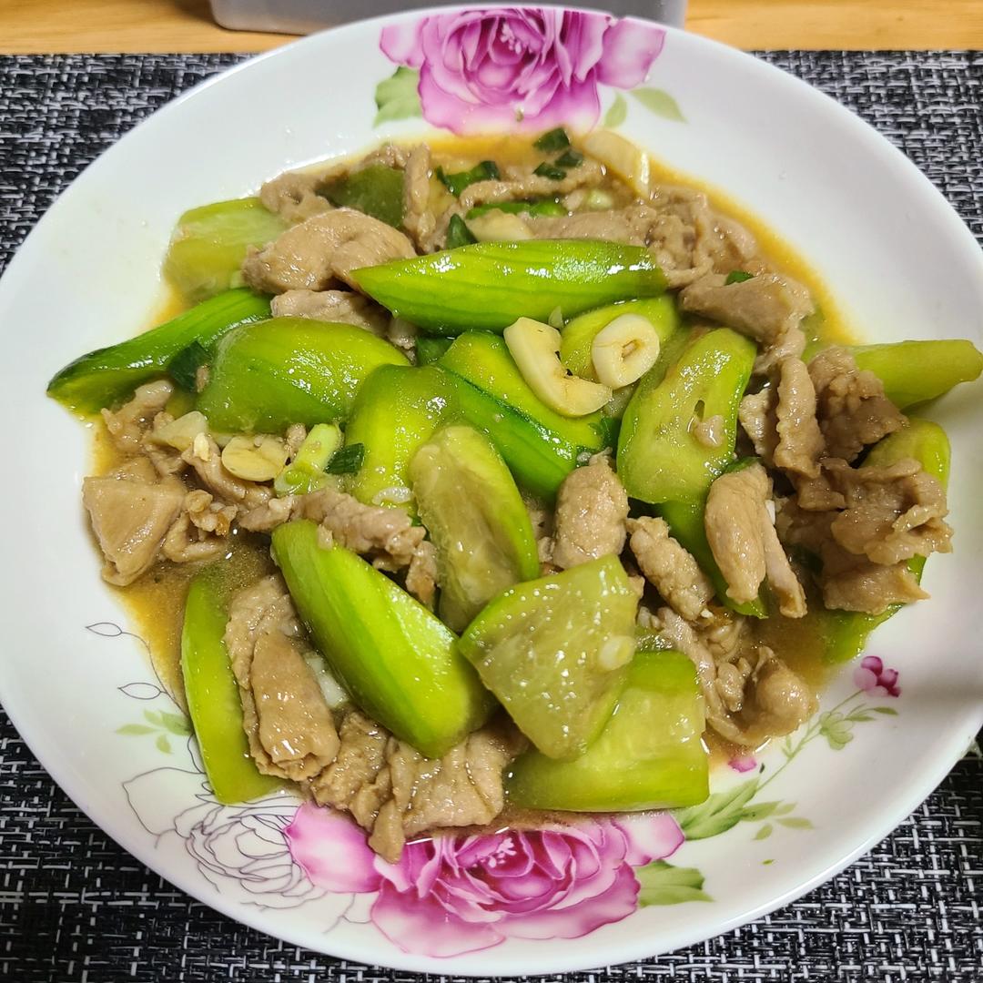 超甜的丝瓜炒肉😋