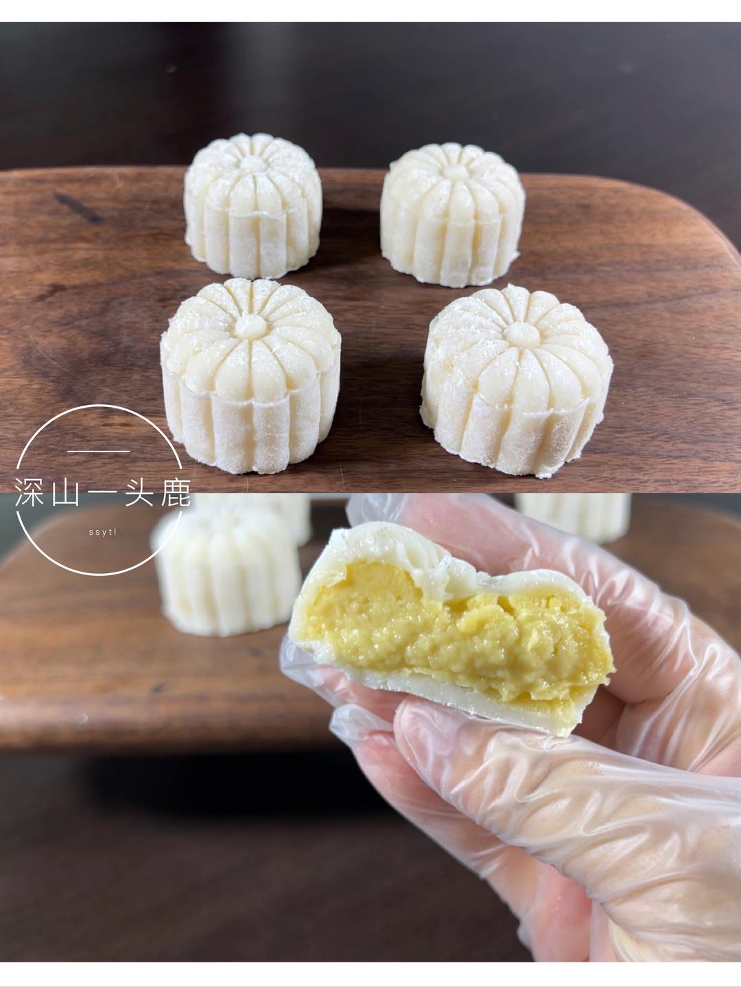 爆浆冰皮榴莲月饼