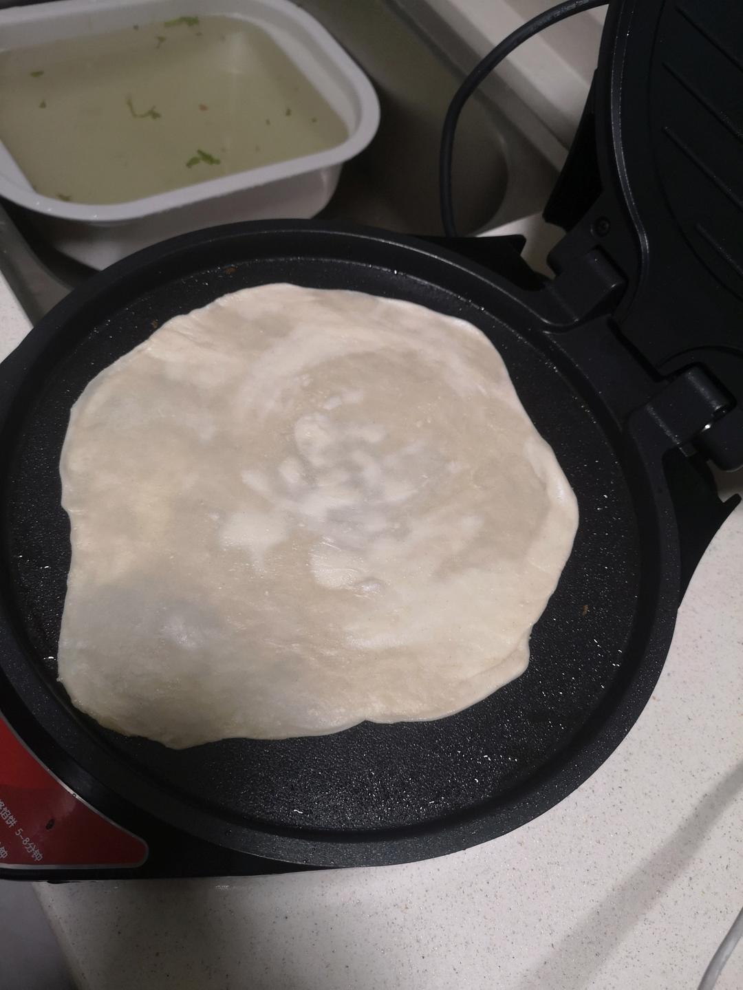 烙饼不硬的小窍门 掌握了你也能看出柔软多层凉了不硬的小油饼