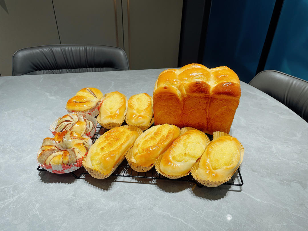 奶呼呼的厚炼乳吐司