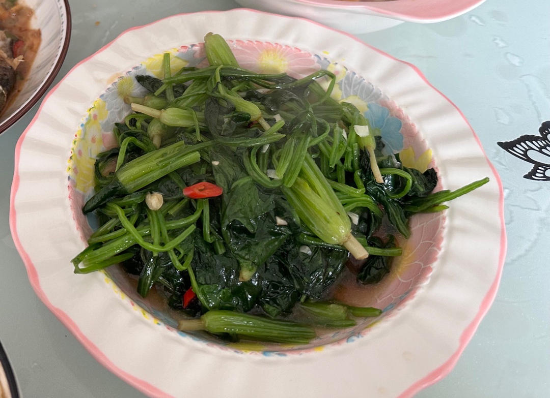 不涩口又嫩的清炒菠菜