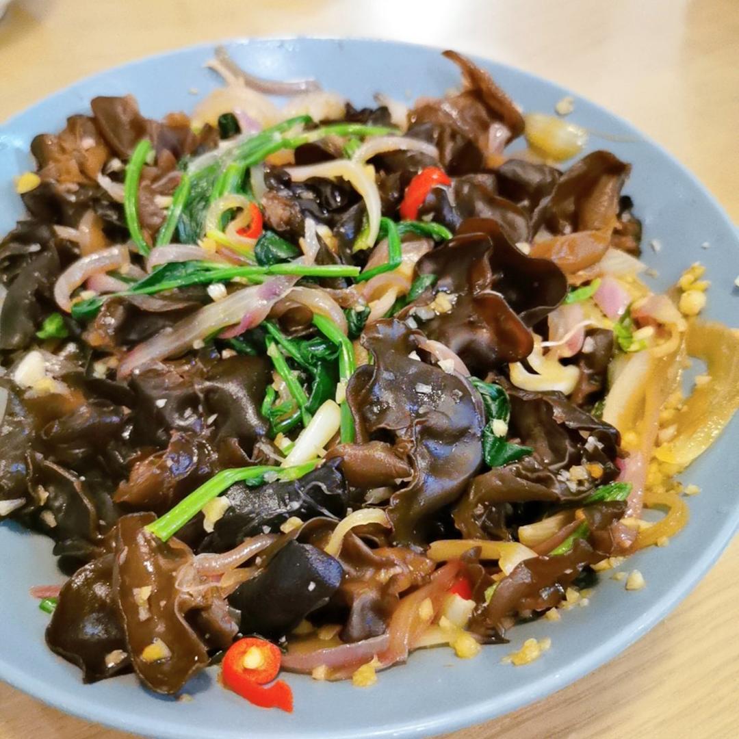 凉拌洋葱木耳–通血管开胃快手凉菜