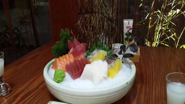外食__走走停停。