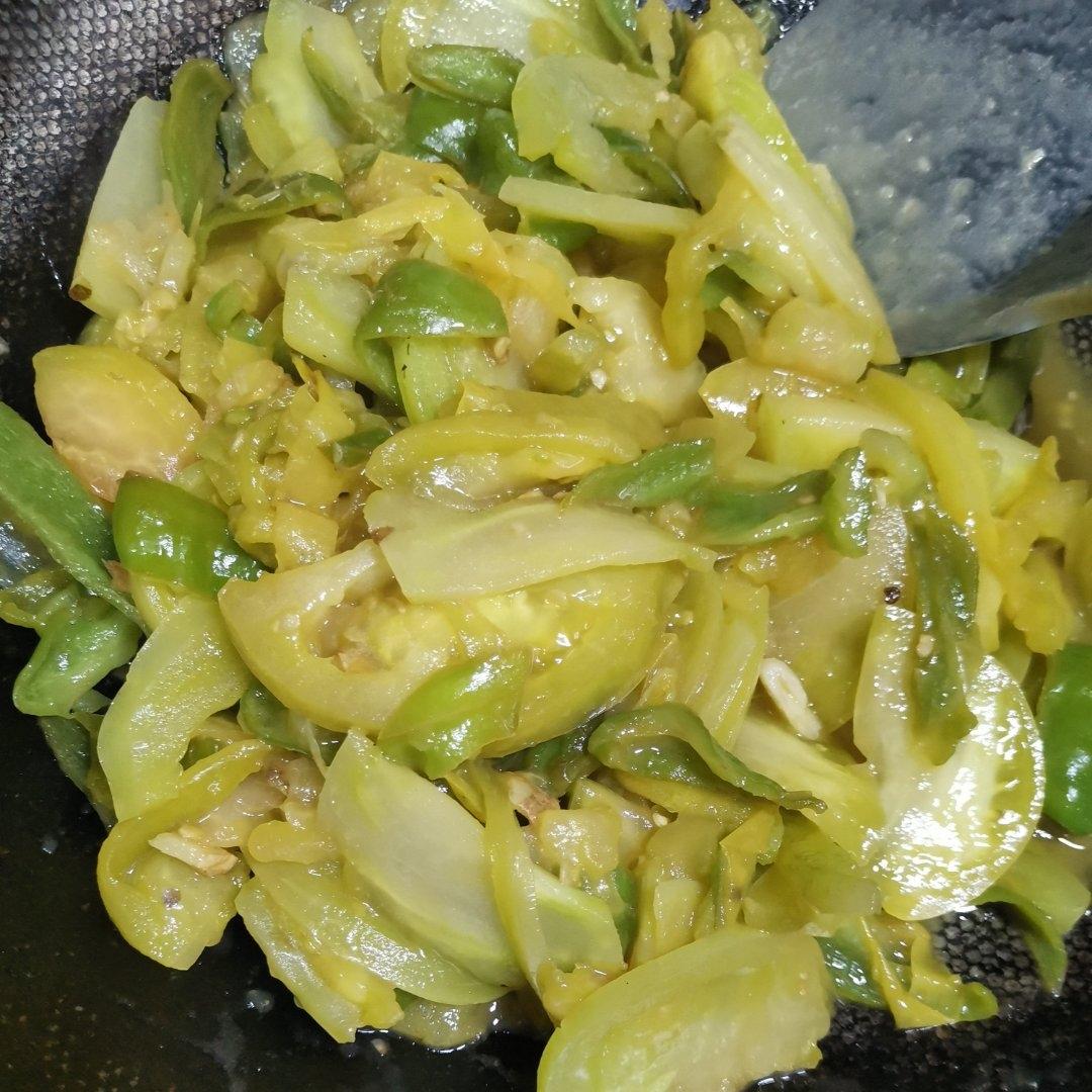 青椒炒青西红柿