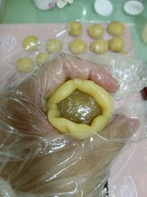 广式莲蓉蛋黄月饼的做法 步骤11