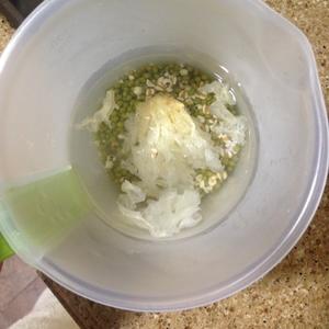 南瓜绿豆薏仁银耳粥的做法 步骤1