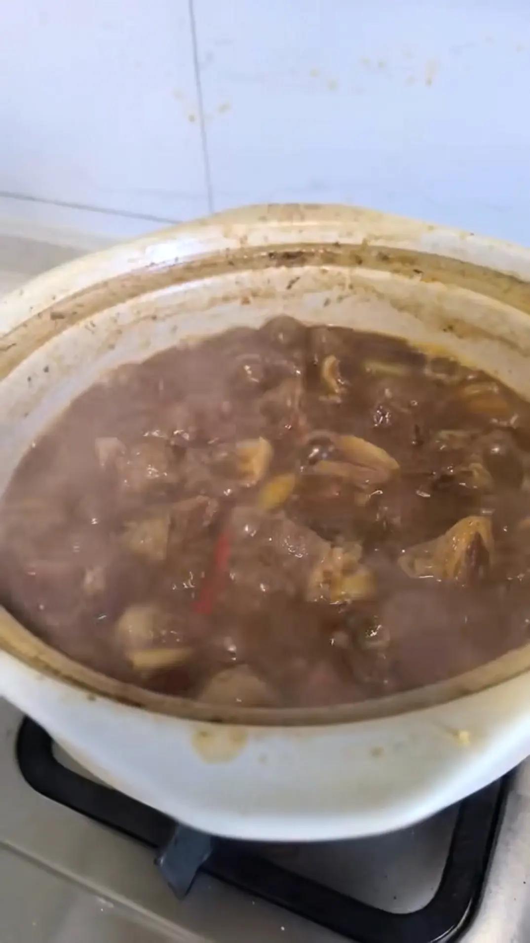 牛肋排炖胡萝卜土豆蕃茄