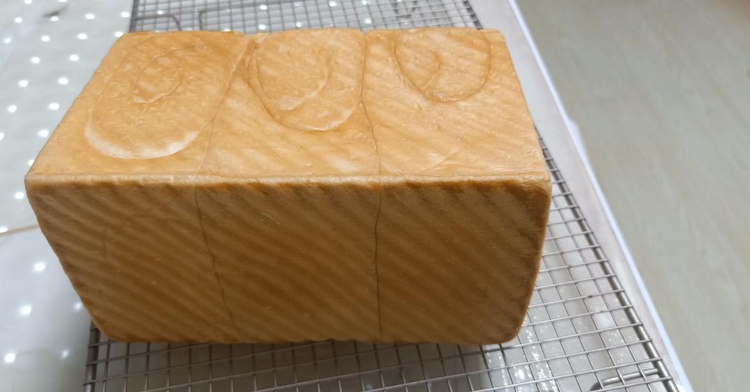 一次发酵的牛奶吐司，省事儿但依旧松软