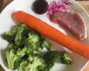 宝宝辅食早餐：西兰花胡萝卜香菇瘦肉粥的做法 步骤1