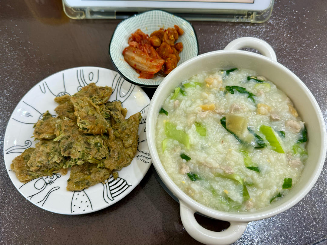 妈妈👩教我做的皮蛋瘦肉粥🥣简单快捷美味😋