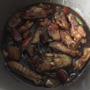 电饭锅版三汁鸡翅焖锅的做法 步骤2