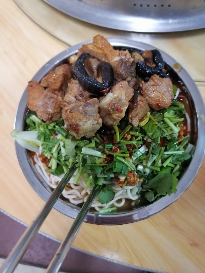 慢火细炖-鲜香浓郁的排骨面